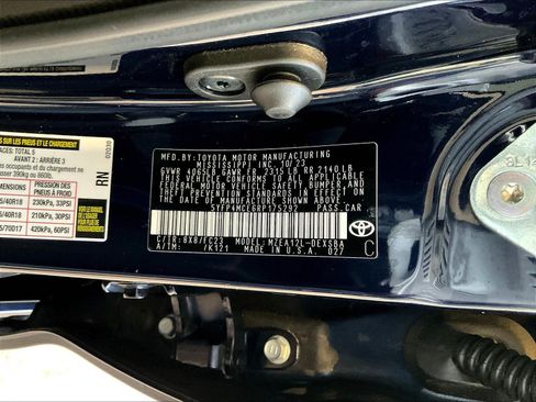 Used 2024 Toyota Corolla SE w/ SE Premium Package FWD image 19