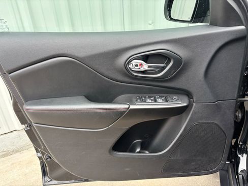 Used 2020 Jeep Cherokee Trailhawk w/ Cold Weather Group image 13