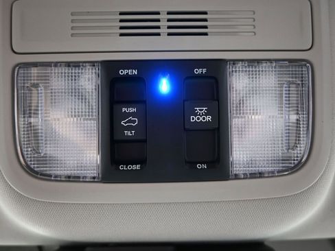 Used 2025 Honda Odyssey Elite image 36