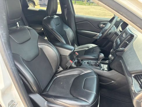 Used 2020 Jeep Cherokee Latitude Plus FWD image 21