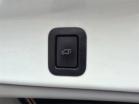 Used 2019 Toyota Highlander XLE image 15