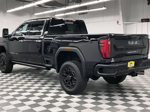 Used 2024 GMC Sierra 2500 Denali Ultimate AWD/4WD image 3
