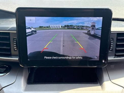 Used 2023 Ford Explorer XLT w/ Equipment Group 202A AWD/4WD image 29