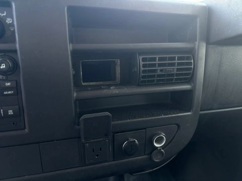 Used 2016 Chevrolet Express 3500 RWD image 16