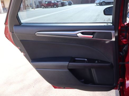 Used 2017 Ford Fusion SE w/ Equipment Group 201A image 24