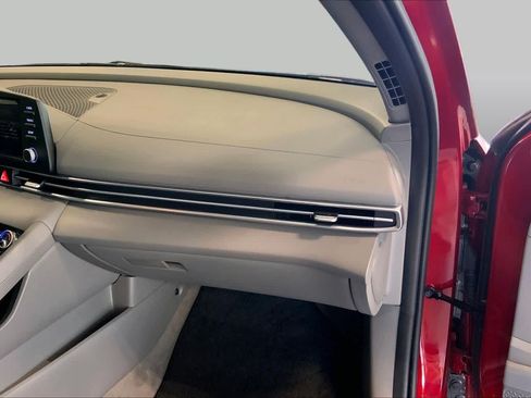 Used 2025 Hyundai Elantra Sport FWD image 18
