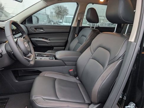 New 2025 Nissan Pathfinder SL image 19