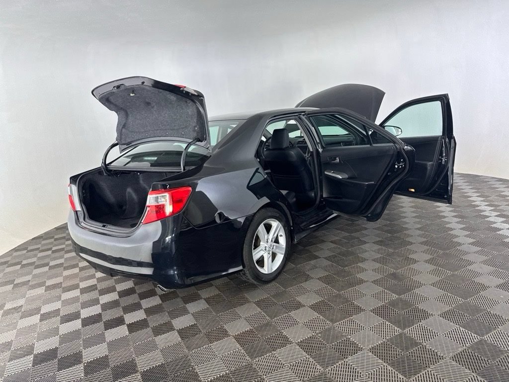 Used 2014 Toyota Camry SE FWD image 15