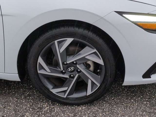 Used 2025 Hyundai Elantra SEL FWD image 10