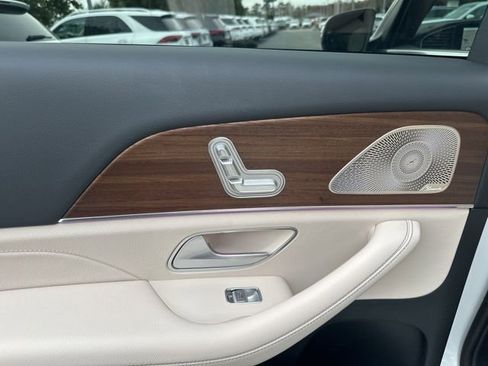 Used 2025 Mercedes-Benz GLS 450 4MATIC image 28