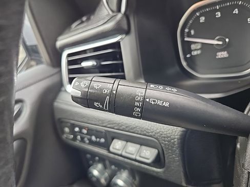 Used 2021 GMC Yukon XL Denali w/ Denali Premium Package image 18