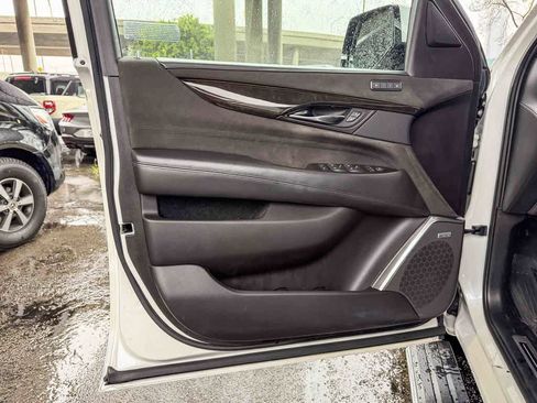 Used 2020 Cadillac Escalade ESV Platinum RWD image 25