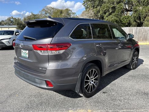 Used 2018 Toyota Highlander SE image 5