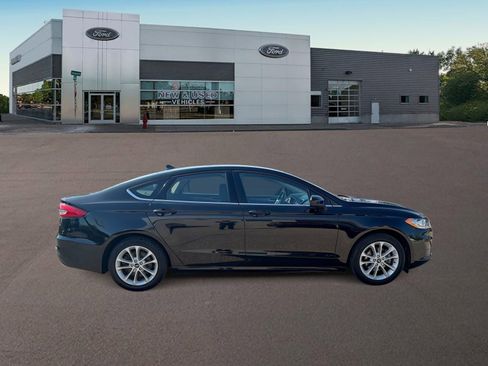 Used 2020 Ford Fusion SE FWD image 12