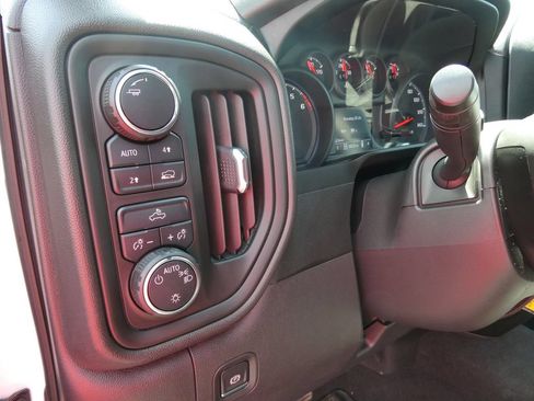 Certified 2020 Chevrolet Silverado 1500 Custom w/ Custom Value Package AWD/4WD image 26