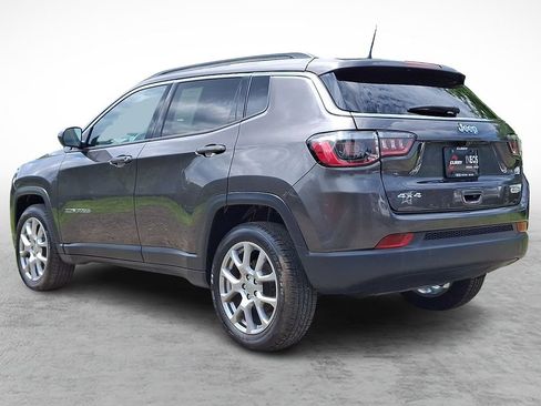 Used 2022 Jeep Compass Latitude w/ Sun and Sound Group AWD/4WD image 6