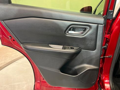 Used 2024 Nissan Rogue SV AWD/4WD image 18