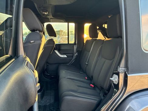 Used 2016 Jeep Wrangler Unlimited Sahara w/ Connectivity Group AWD/4WD image 25