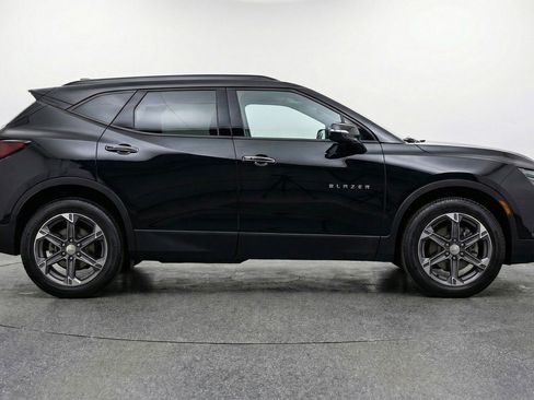 Used 2025 Chevrolet Blazer LT image 11