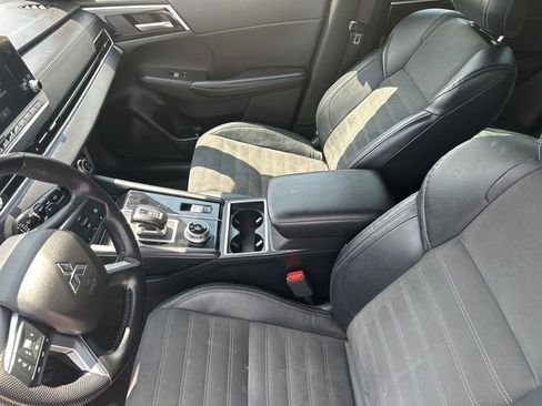 Used 2023 Mitsubishi Outlander SE image 8