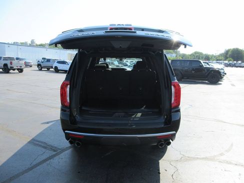 Used 2022 GMC Yukon Denali w/ Denali Premium Package AWD/4WD image 8