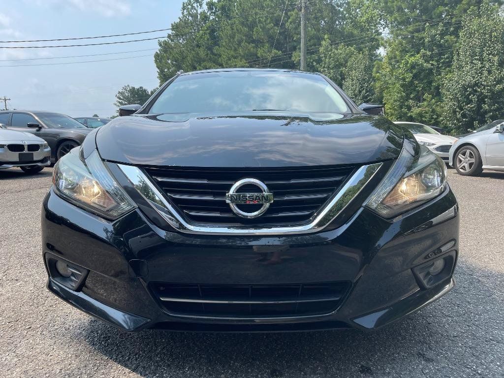 Used 2017 Nissan Altima 2.5 SR w/ Midnight Edition Package FWD image 2