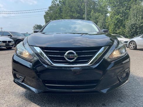 Used 2017 Nissan Altima 2.5 SR w/ Midnight Edition Package FWD image 2