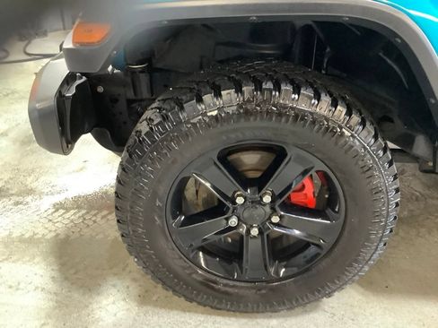 Certified 2019 Jeep Wrangler Unlimited Sahara AWD/4WD image 10