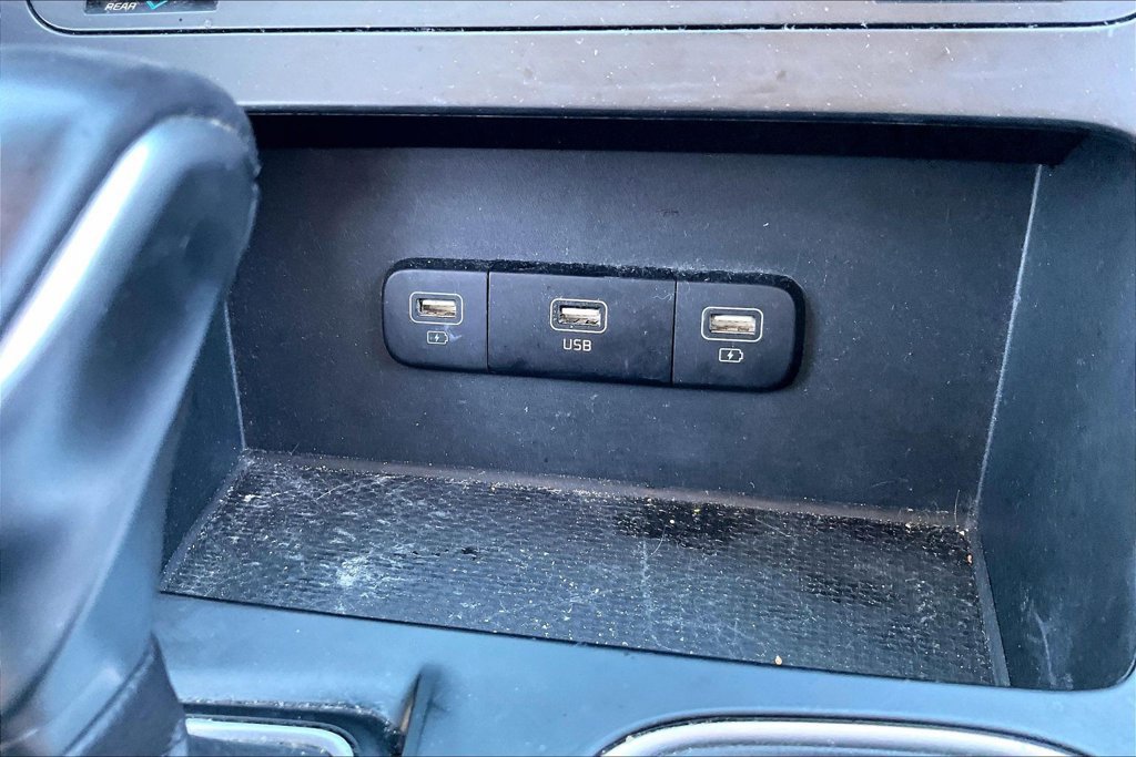 Used 2024 Kia Carnival LX FWD image 15