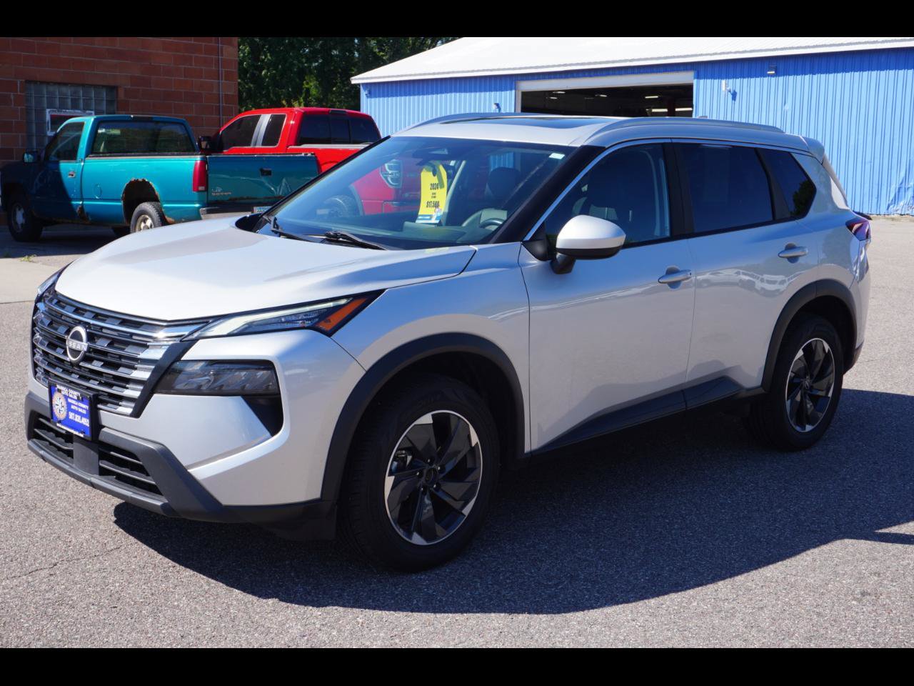 Used 2024 Nissan Rogue SV w/ SV Premium Package AWD/4WD image 1
