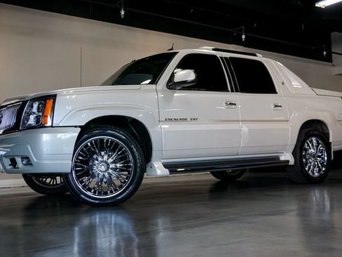 Used 2004 Cadillac Escalade EXT AWD/4WD image 86