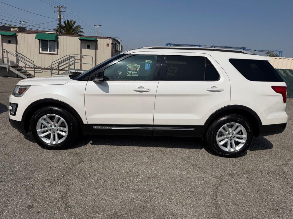 Used 2017 Ford Explorer XLT w/ Equipment Group 202A FWD image 10