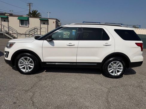 Used 2017 Ford Explorer XLT w/ Equipment Group 202A FWD image 10