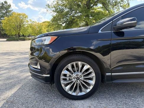 Used 2020 Ford Edge Titanium w/ Equipment Group 301A FWD image 10