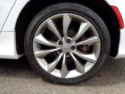 Used 2015 Chrysler 200 S image 27