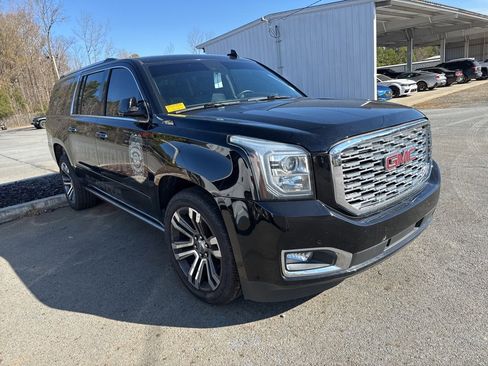 Used 2018 GMC Yukon XL Denali w/ Denali Ultimate Package image 3