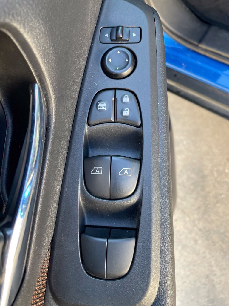 Used 2021 Nissan Kicks SR FWD image 16