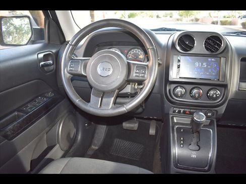 Used 2016 Jeep Patriot Latitude AWD/4WD image 27