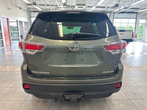 Used 2016 Toyota Highlander XLE AWD/4WD image 12