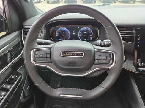 Used 2022 Jeep Wagoneer Series III AWD/4WD image 20