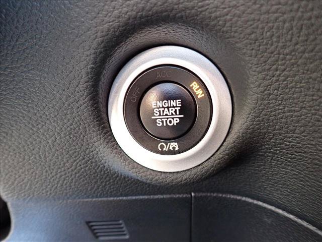Used 2020 Chrysler Pacifica Limited w/ Advanced Safetytec Group FWD image 27