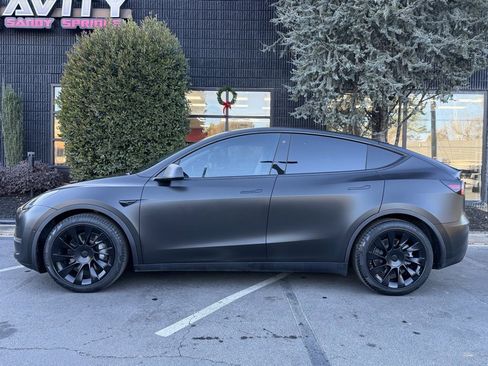 Used 2020 Tesla Model Y Long Range image 9