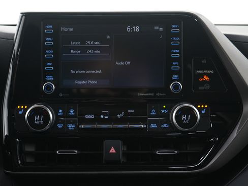 Used 2020 Toyota Highlander XLE image 19