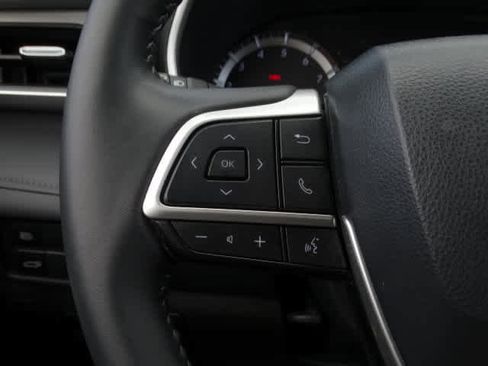 Certified 2024 Toyota Highlander XLE image 37