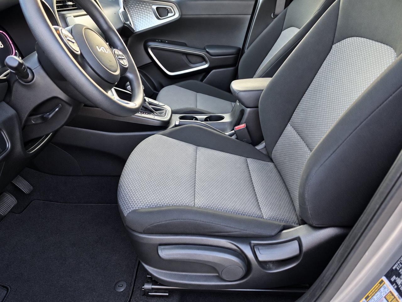 Used 2023 Kia Soul LX w/ LX Technology Package FWD image 14