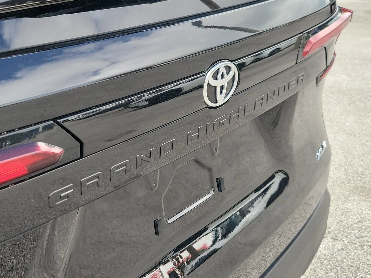 Used 2025 Toyota Grand Highlander FWD image 5