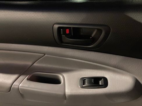 Used 2013 Toyota Tacoma PreRunner w/ Convenience Pkg image 12