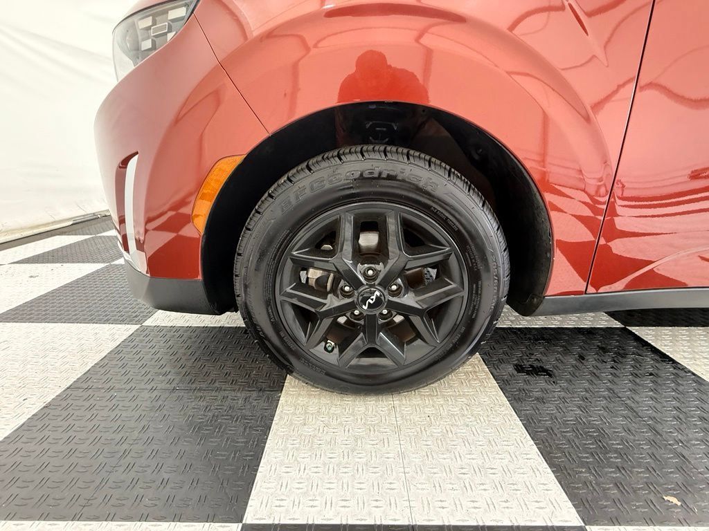Used 2023 Kia Soul LX w/ LX Technology Package FWD image 9
