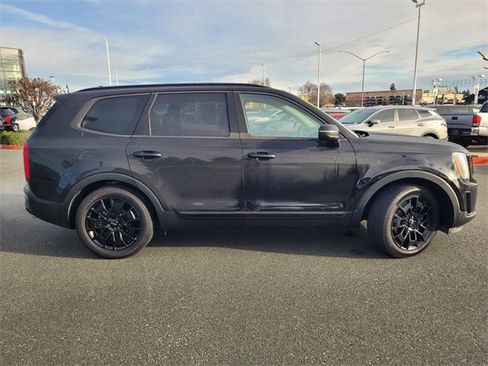 Used 2022 Kia Telluride EX w/ EX Premium Package image 3