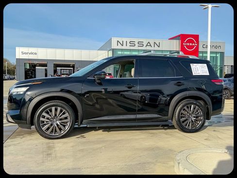 Used 2022 Nissan Pathfinder SL w/ SL Premium Package image 5